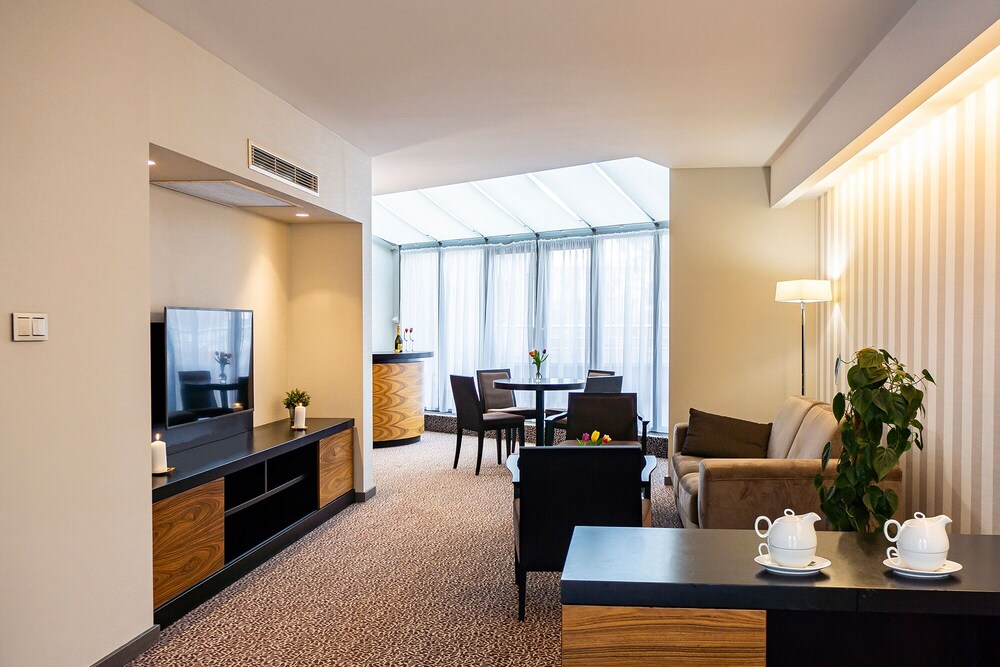 Hotel Avance 49/69