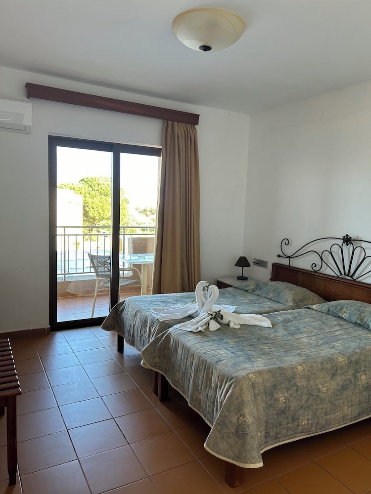 Areti Aparthotel 22/75