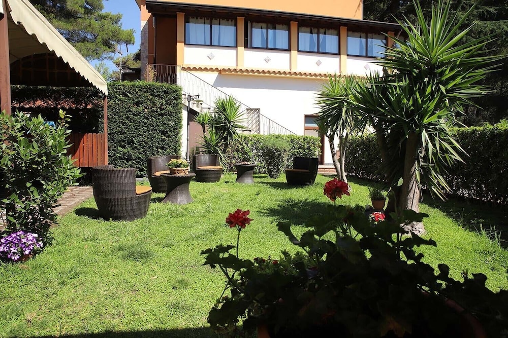 Hotel Alle Pendici 25/29