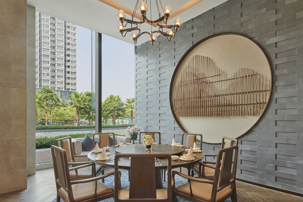 DoubleTree by Hilton Shenzhen Airport 24/35