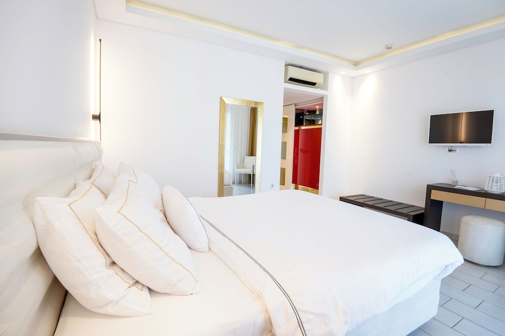DOUBLE ROOM