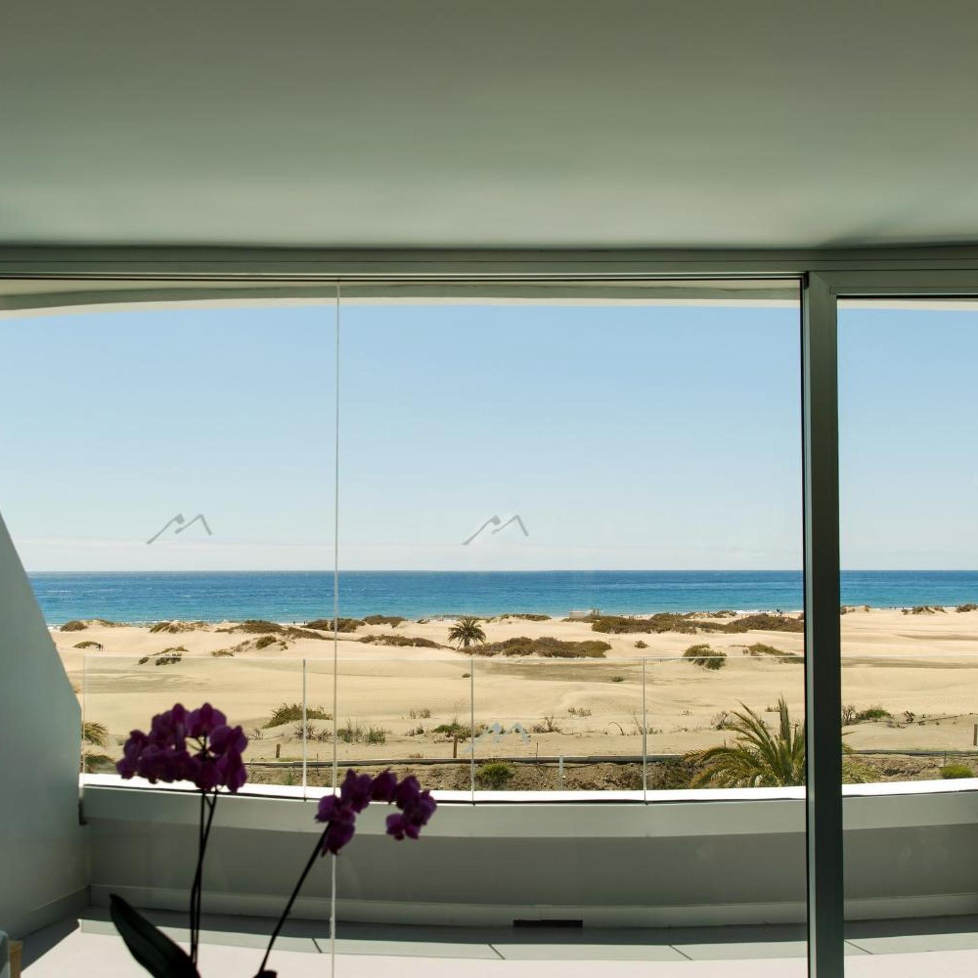 Santa Monica Suites 49/53