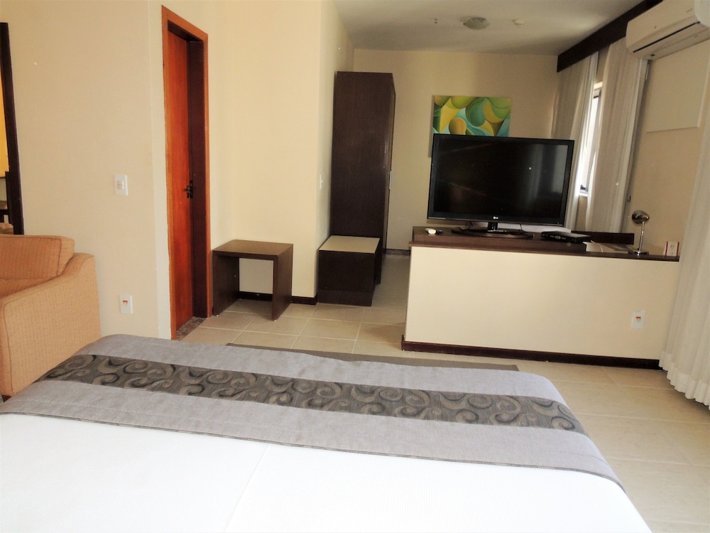 Mondrian Suite Hotel 64/82