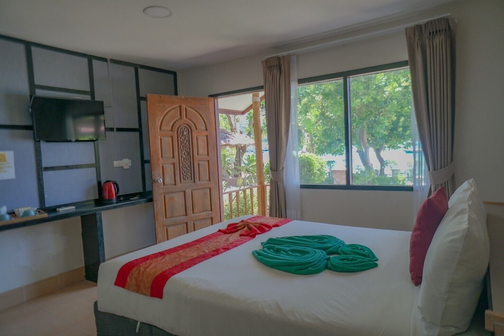 Phi Phi Nice Beach Resort 12/50