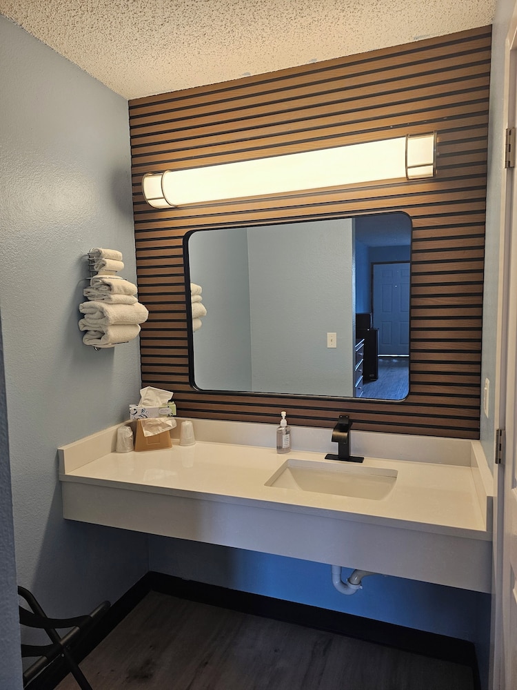Sumner Motor Inn 55/55