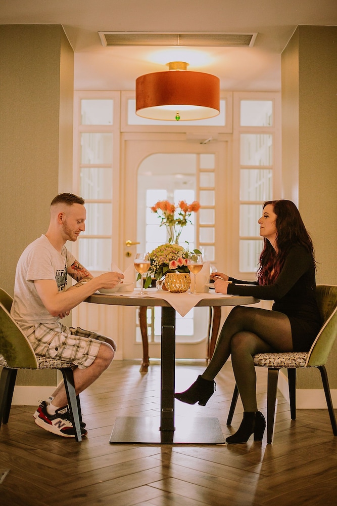 Van Der Valk Schlosshotel Grosser Gasthof 37/59