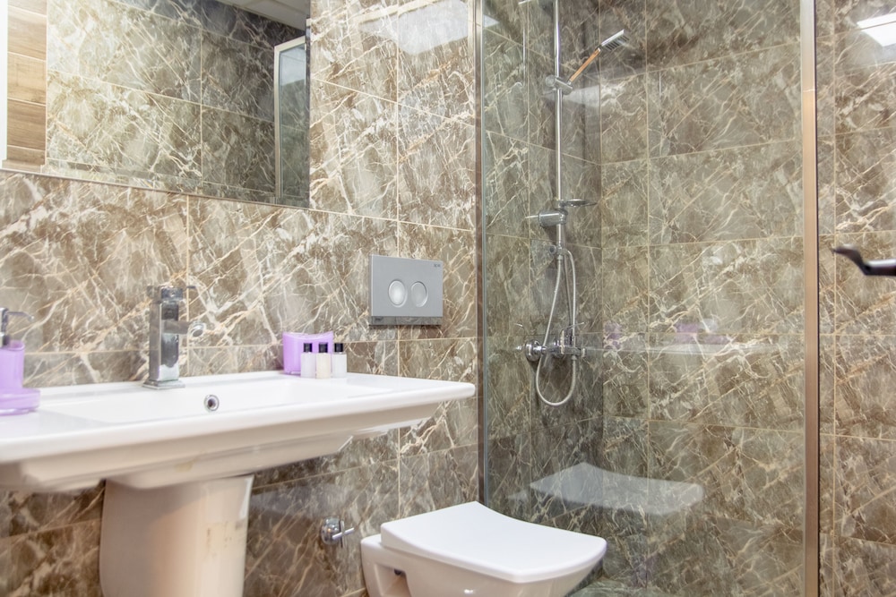 Fi Homes - Adults Only 24/31