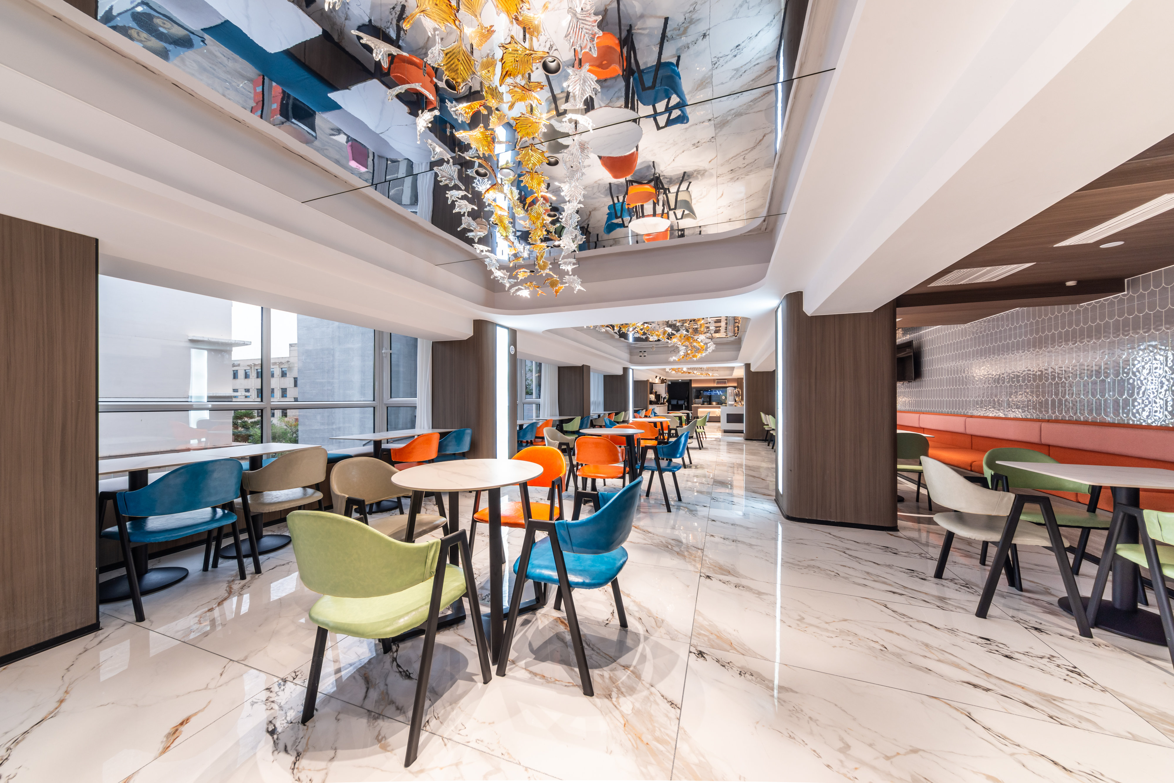 HOLIDAY INN EXPRESS CHENGDE DOWNTOWN 73/86