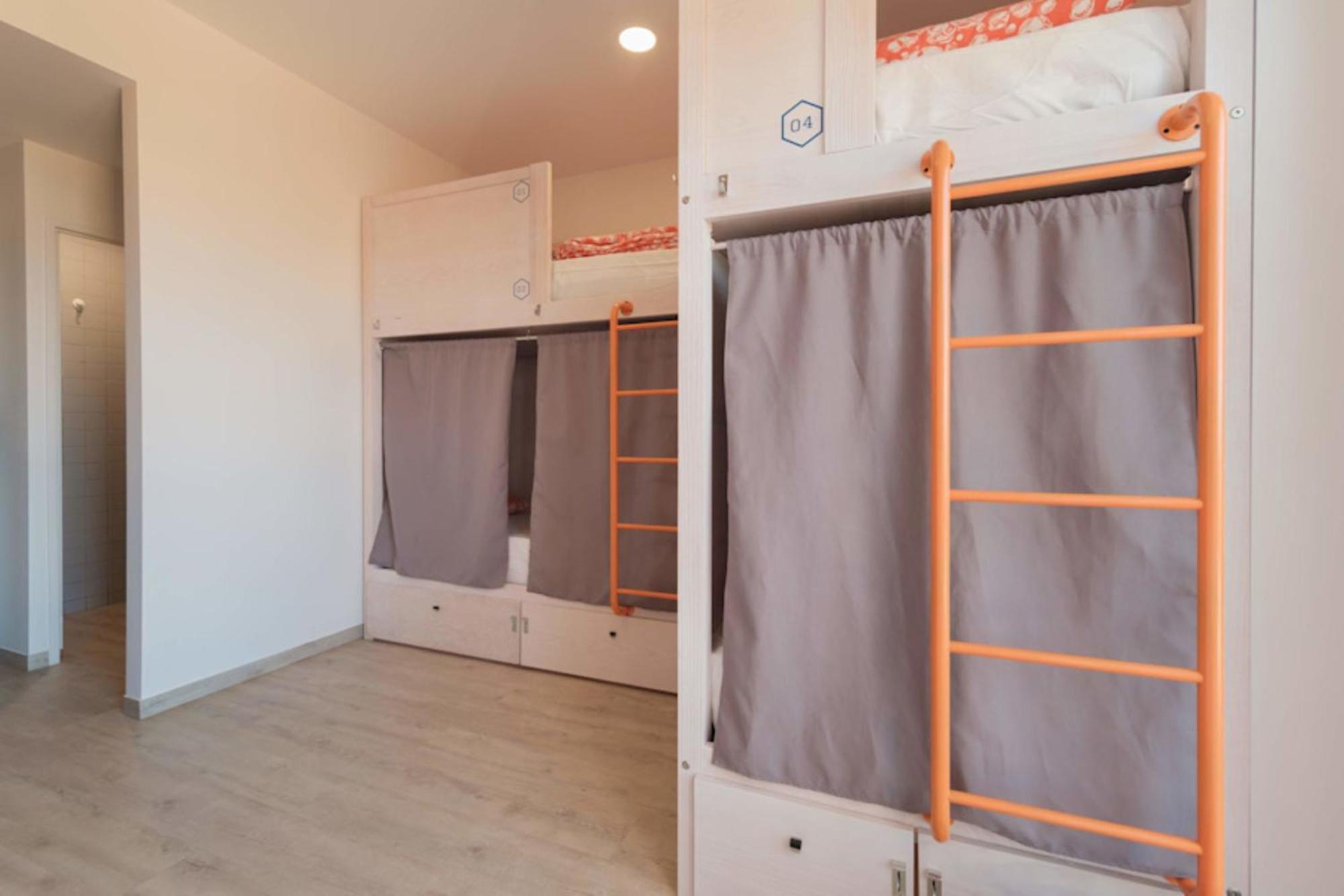 Female Dorm, 10 Beds