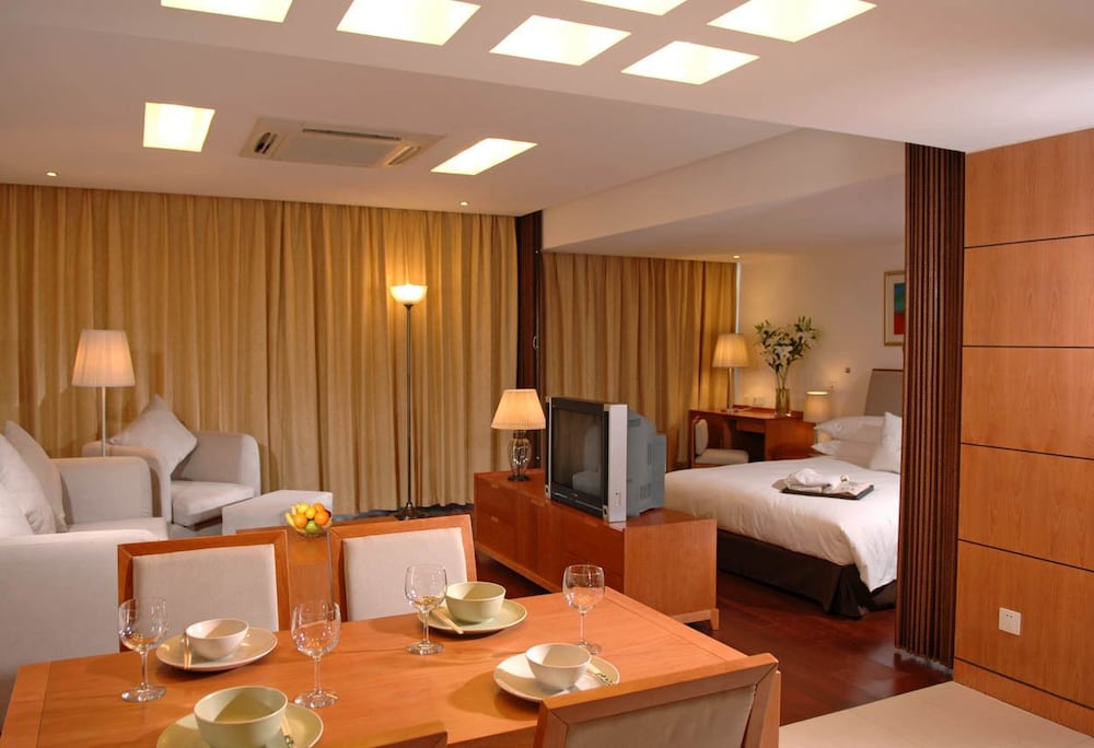 Gloria Plaza Hotel Kangqiao Shanghai 10/17