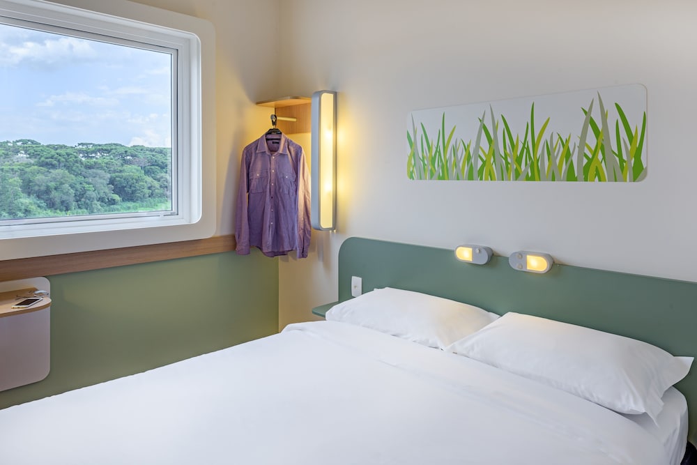 Ibis Budget Curitiba Aeroporto 10/65