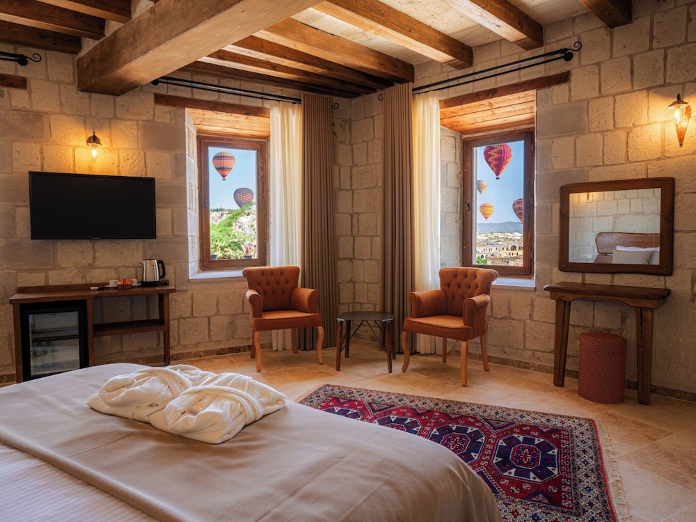 Luxury, Queen Bed, Valley View, Bathtub