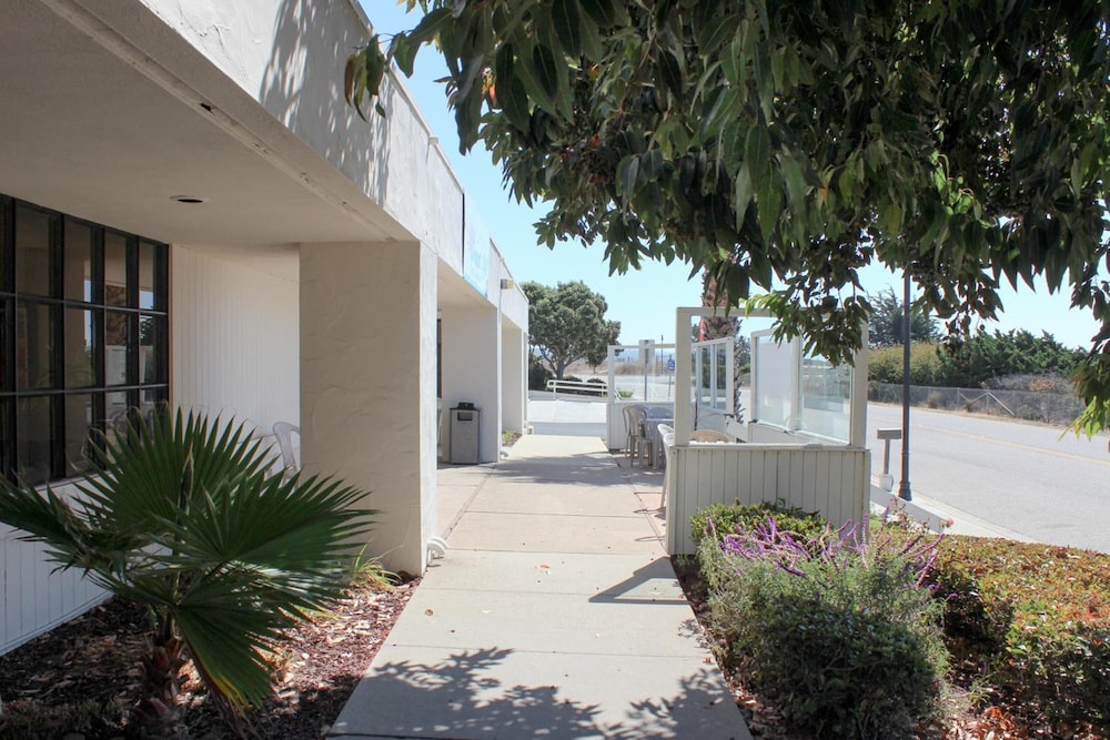Motel6 San Simeon, CA - Hearst Castle Area 5/63