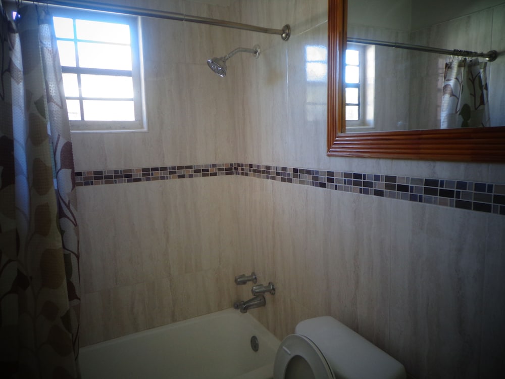 THE COLONY CLUB INN AND SUITES 26/55