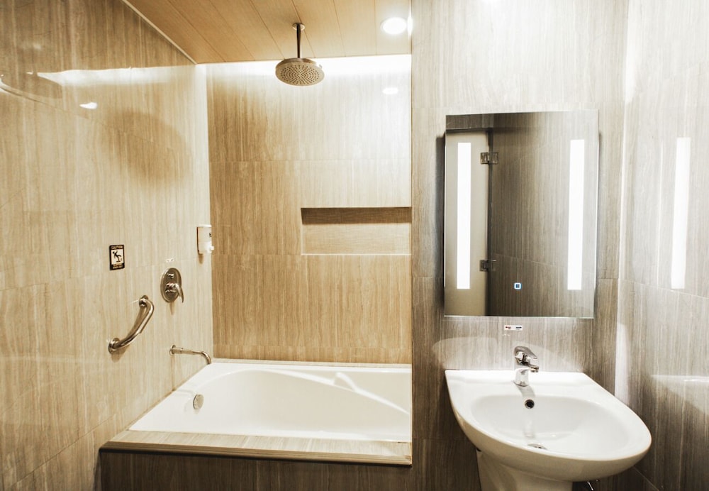Hotel Ava Malate, Manila 62/63