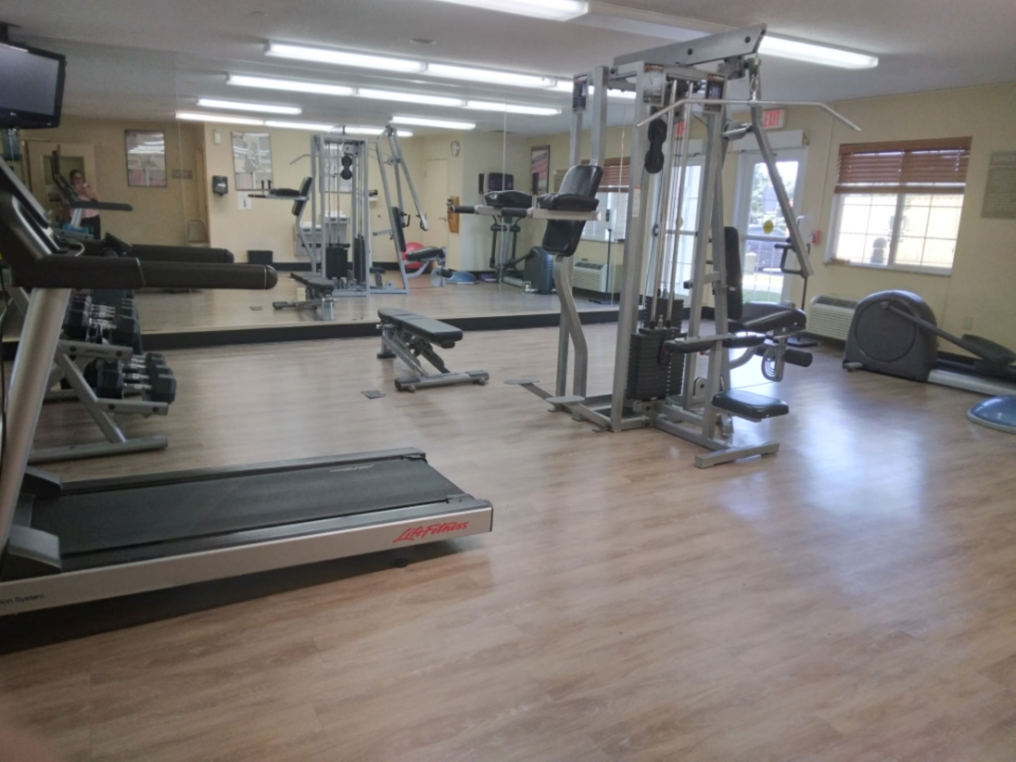 CANDLEWOOD SUITES HARRISBURG 48/76