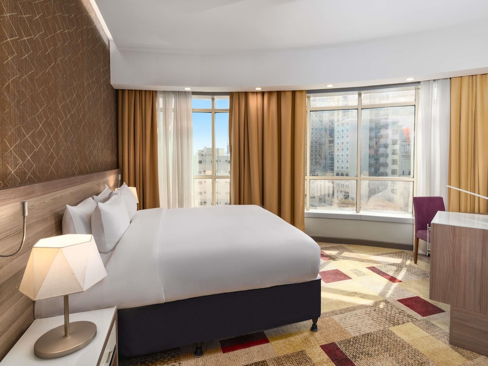 غرفة كلاسيكية ثلاثية بسرير مزدوج وسريرين منفصلين، Mercure Makkah Aziziah 5/6