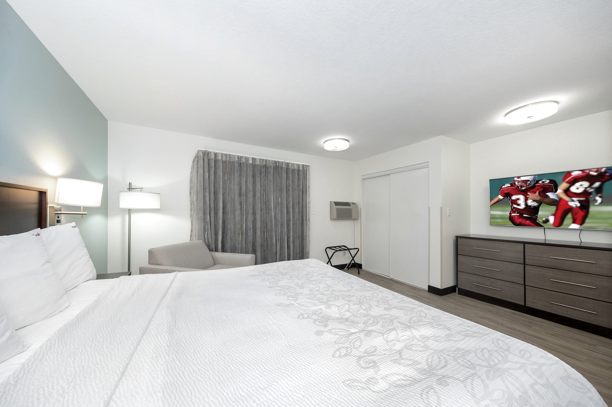 Suite, King Bed, Pool Side, Sofa, Kitchen