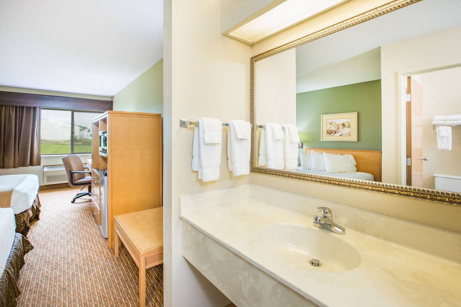 Ramada by Wyndham Spirit Lake/Okoboji 33/34