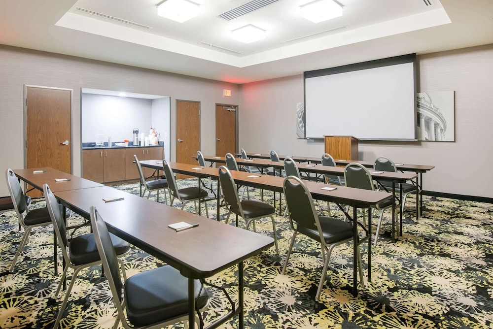 La Quinta Inn & Suites by Wyndham Morgantown 46/60