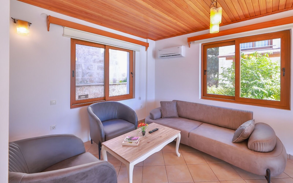 Kuluhana Hotel 28/50