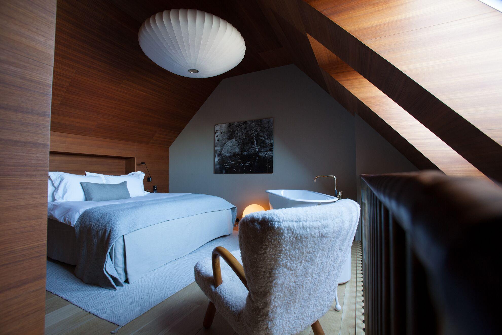 Mezzanine, Suite, King Bed, Garden View