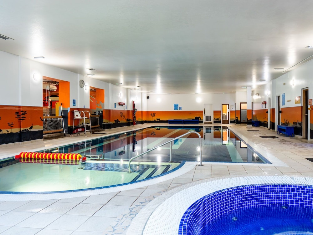Chessington Resort Hotels 68/90
