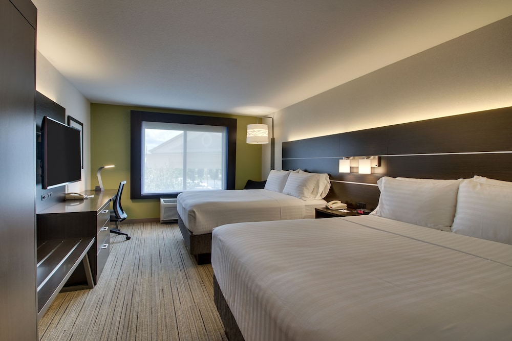 Holiday Inn Express Suites Morris 12/49