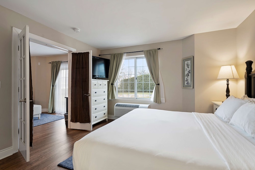 Charlevoix Inn Suites, SureStay Collection by Best Western 20/45