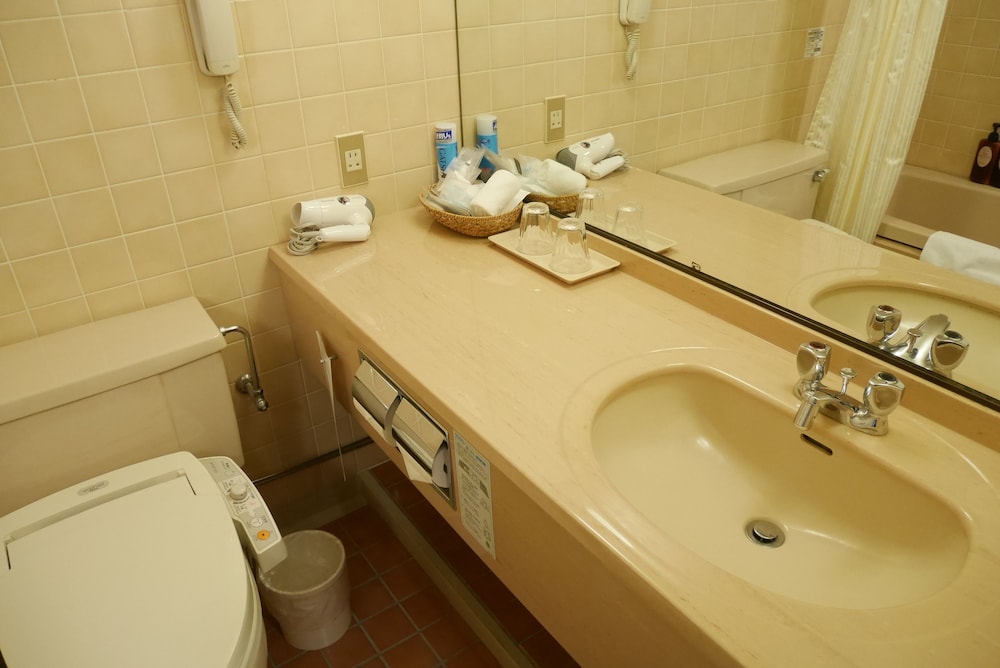 Rembrandt Hotel Atsugi 59/63
