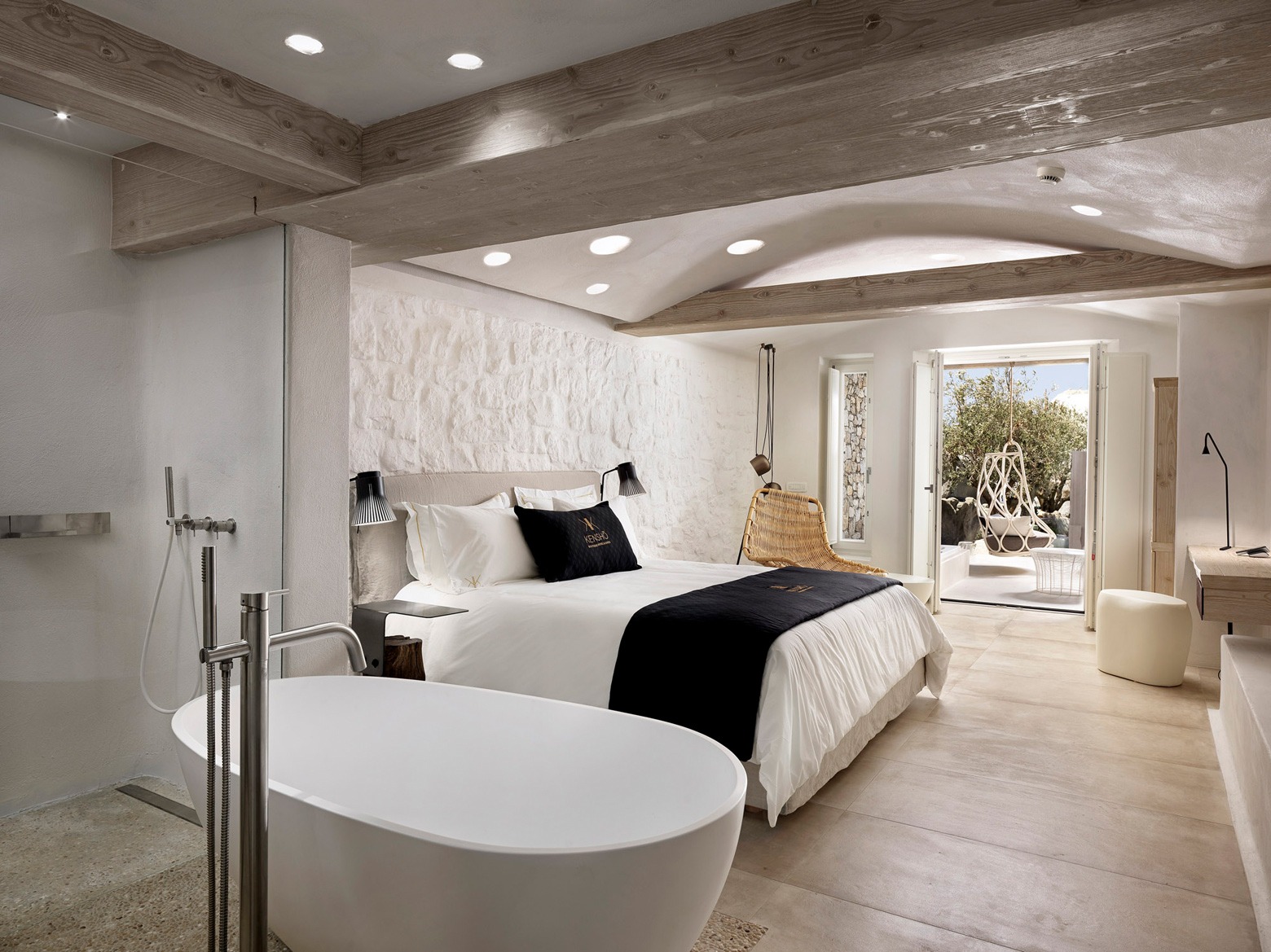 Junior Suite, Outdoor Jetted Tub