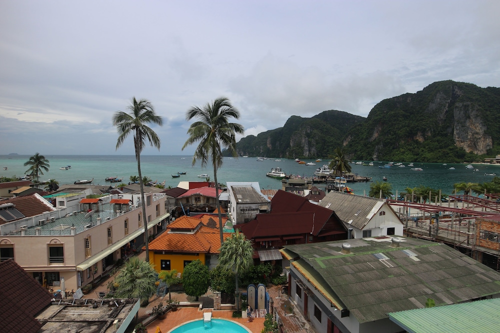 Phi Phi Hotel 57/64