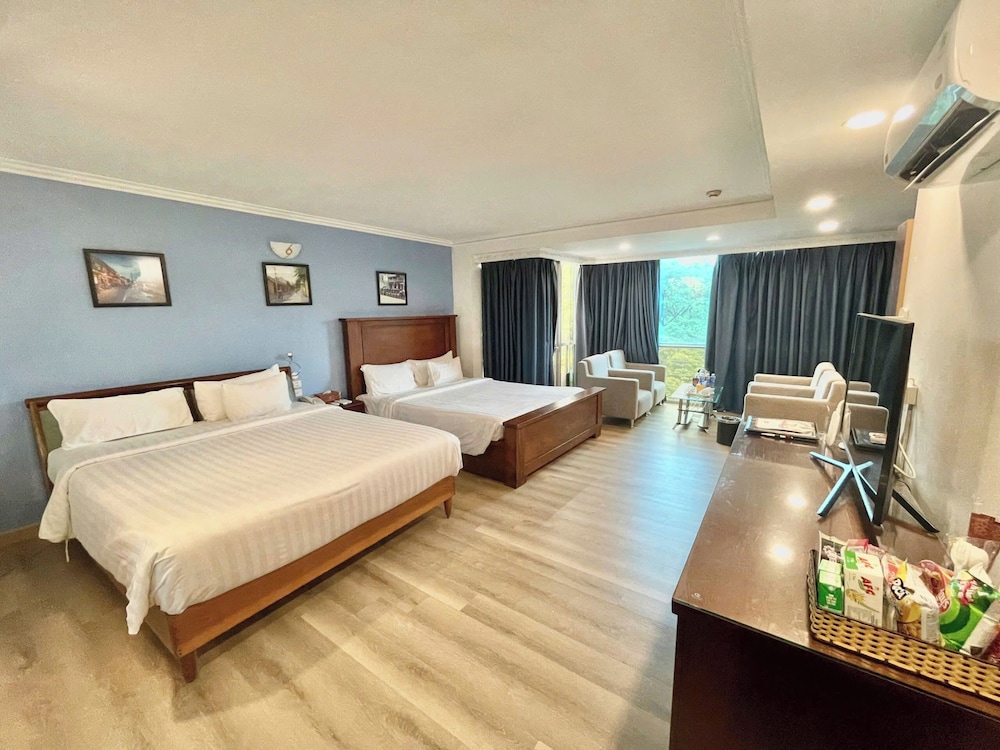 EXECUTIVE, CITY VIEW