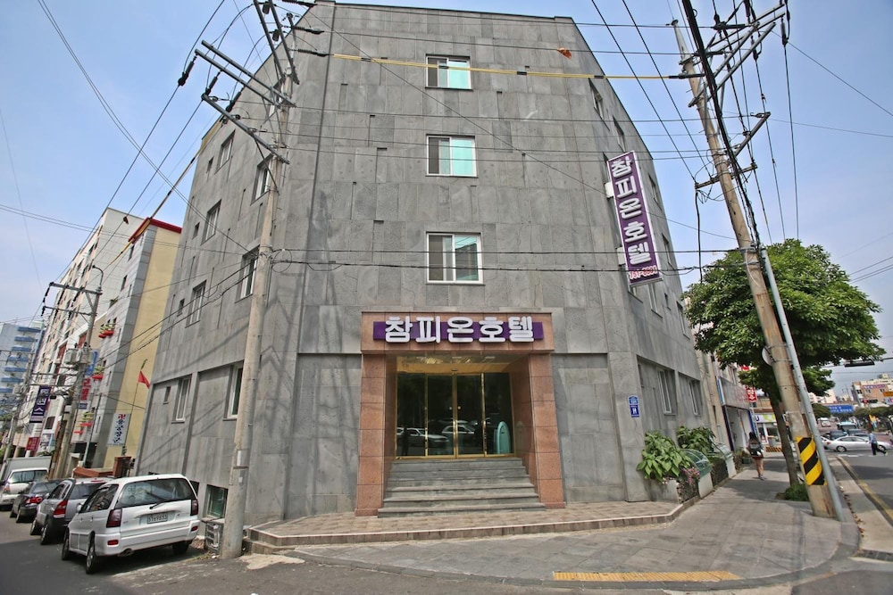 Champion Hotel 42/43