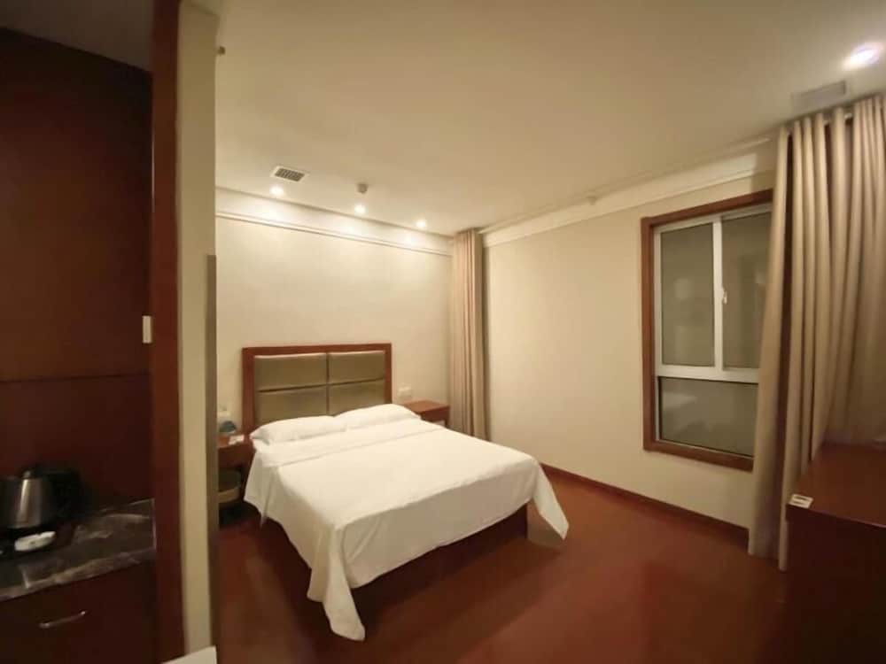 GreenTree Inn HeFei HuangShan Road DaXiDi 1912 Express Hotel 42/57