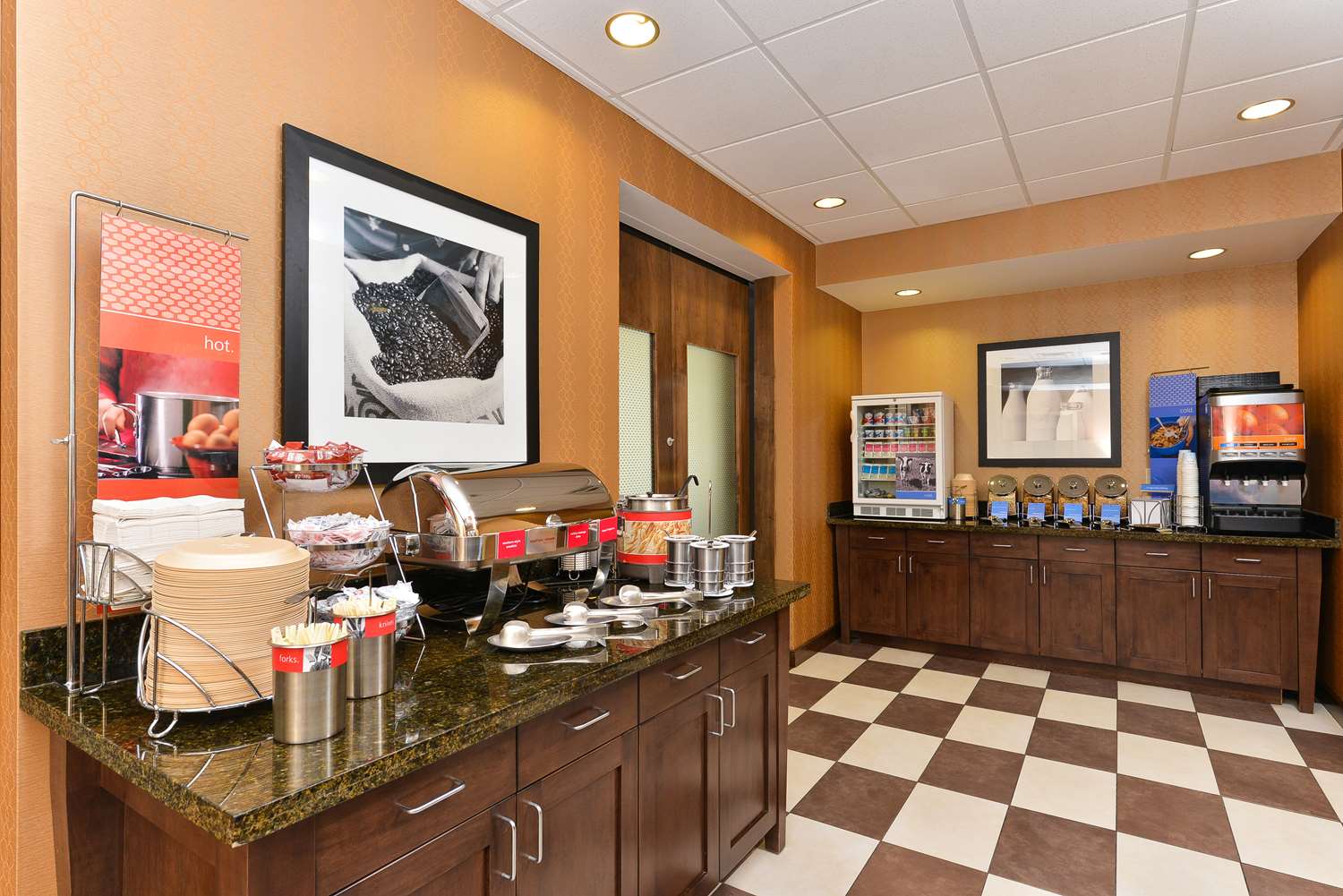 Lobby at Hampton Inn Clinton Ia, CLINTON - IA