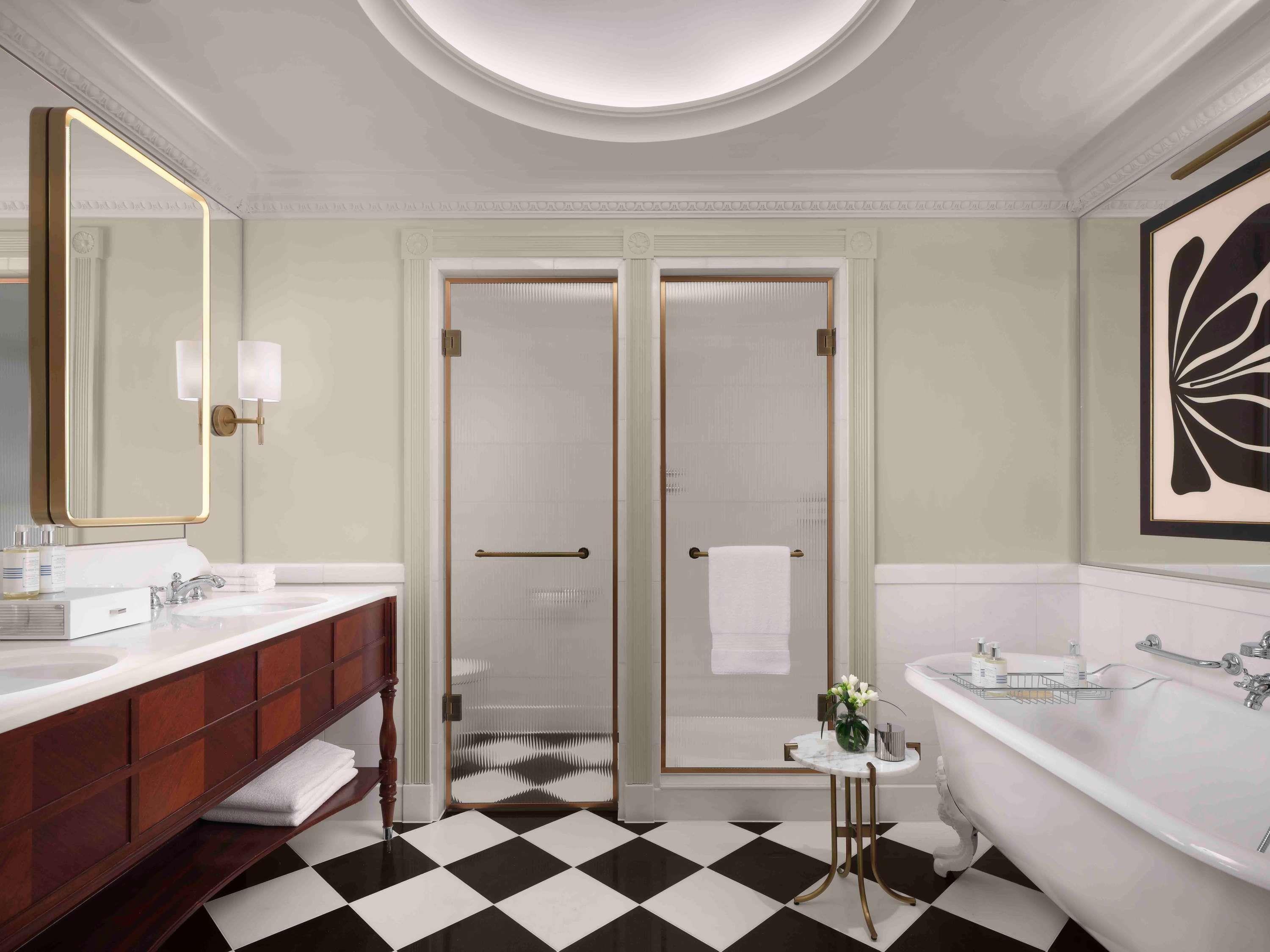 1 Bedroom, Suite, King Bed, River View, Butler, Living Area, The Savoy Hotel 7/8