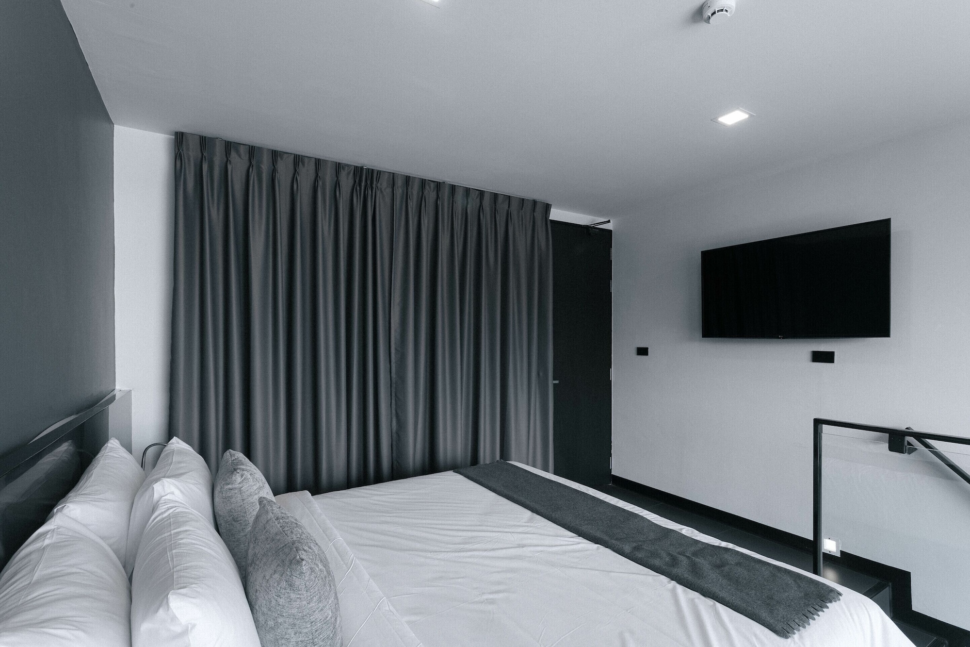 SIGNATURE, DUPLEX, KING BED, MOUNTAIN VIEW