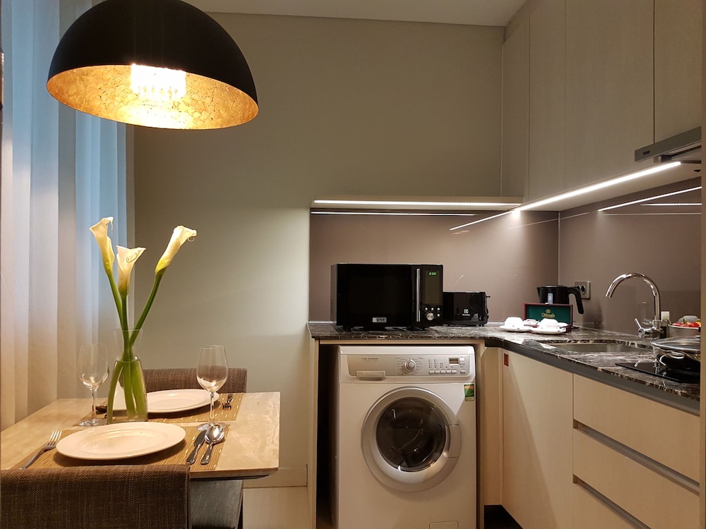 ASCOTT WATERPLACE SURABAYA 62/74