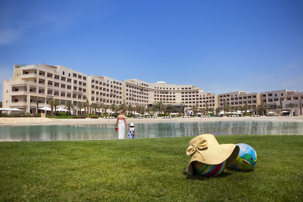 Sofitel Bahrain Zallaq Thalassa Sea and Spa 68/70
