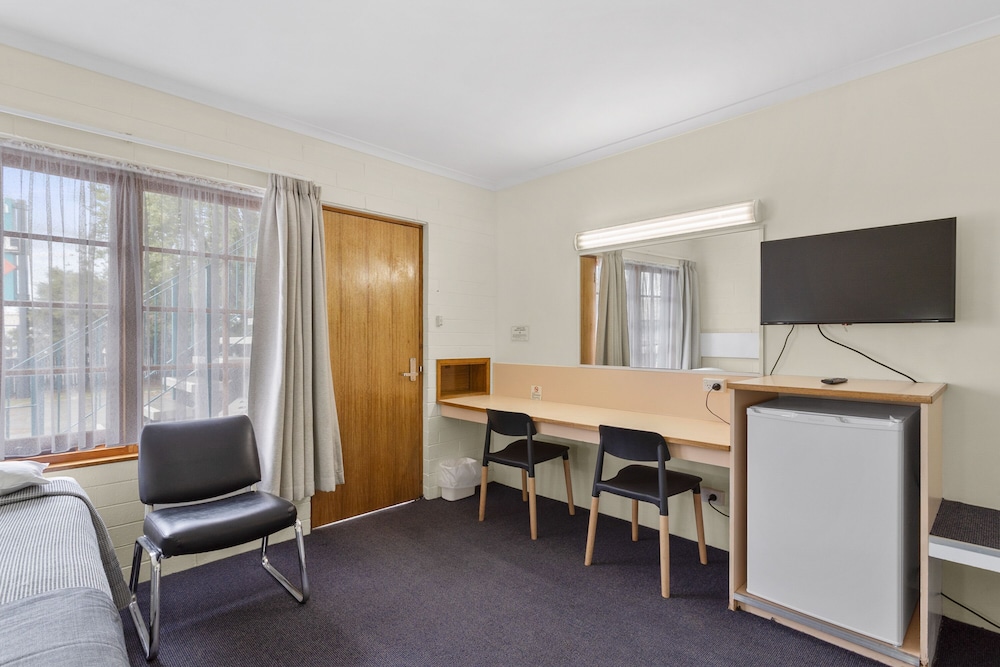 Martin Cash Motel 35/40