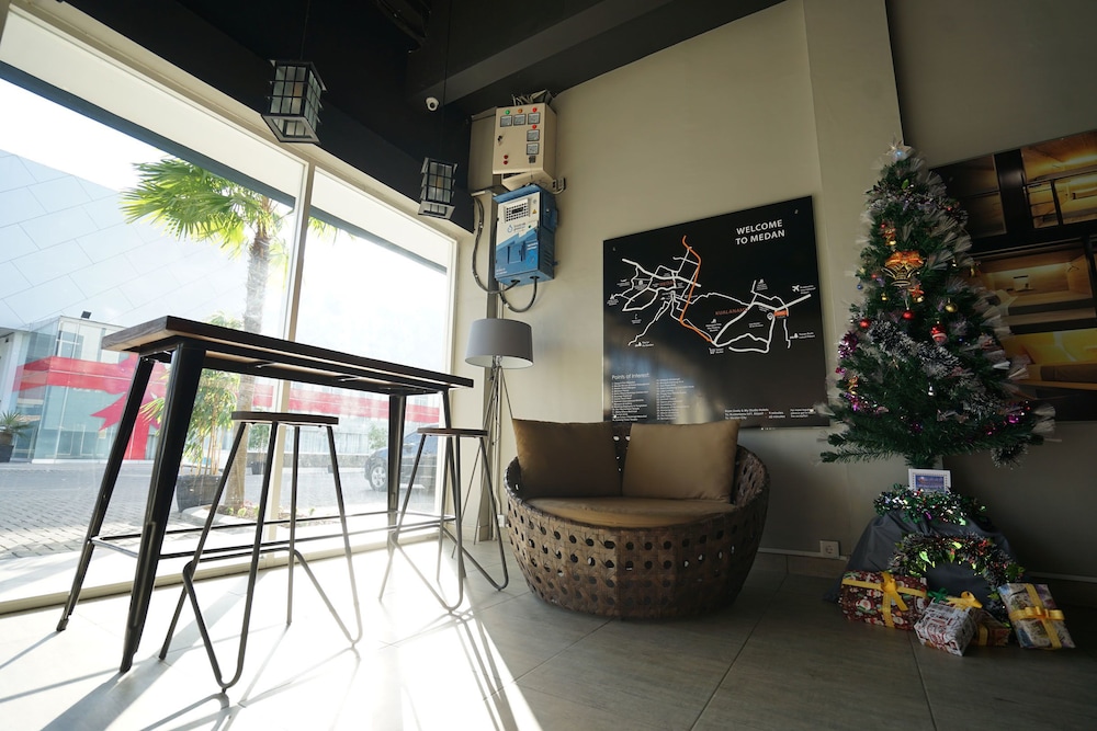 The Lively Hotel Kualanamu 22/31