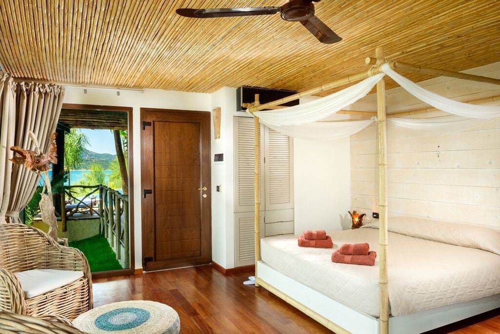 Junior Suite, Executive, Queen Bed, Sea View, Shared Pool