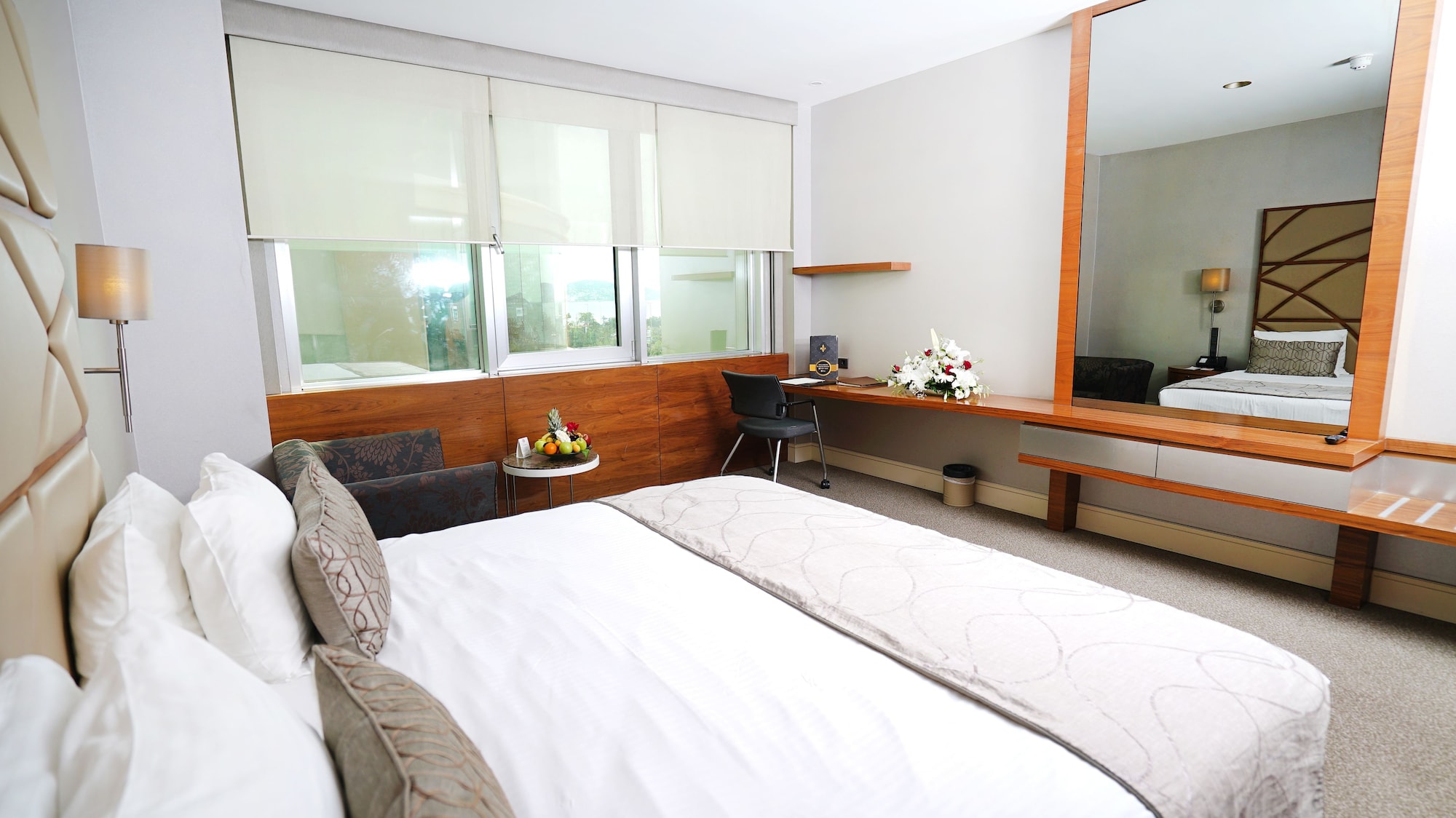 CONNECTING, SUPERIOR, DOUBLE BED, PARTIAL SEA VIEW