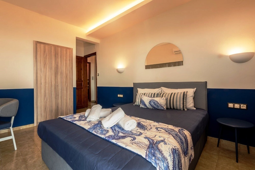 3 Bedrooms, Duplex, 2 Double and Twin Beds, 2 Sofa