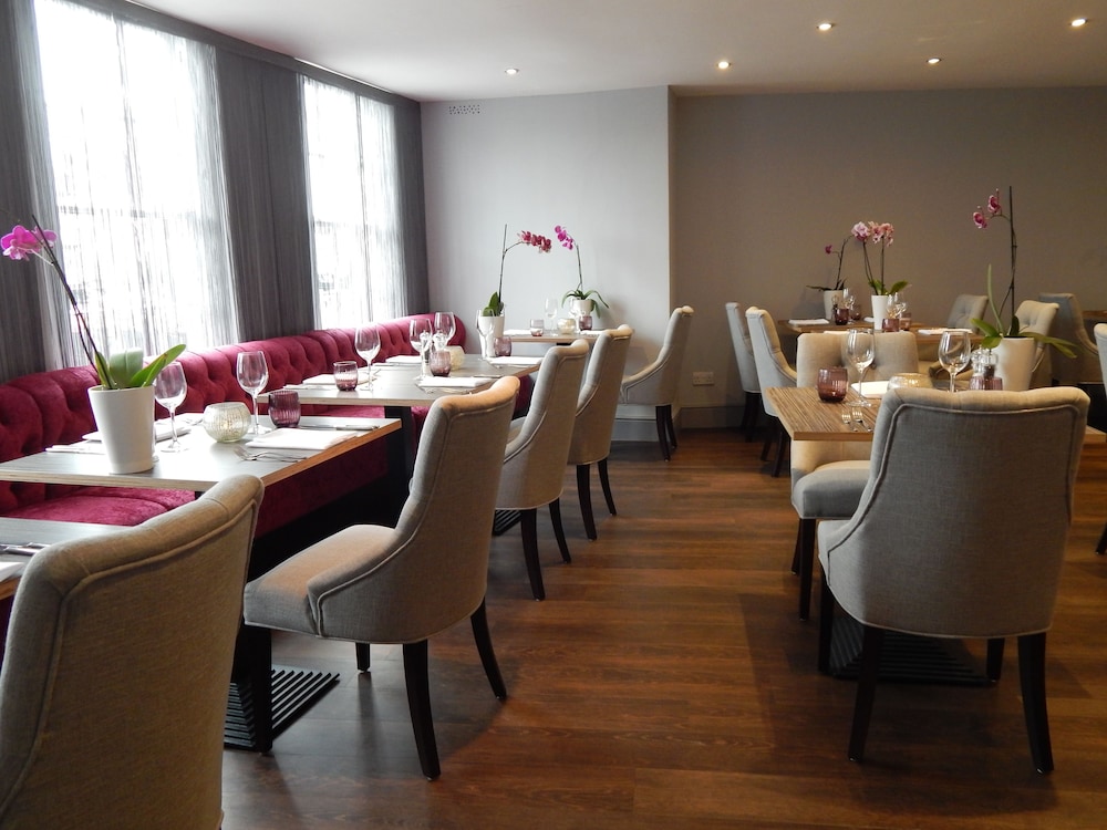 The Highworth Hotel 35/48