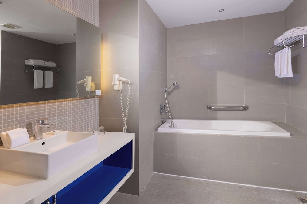Park Inn By Radisson Davao 63/65
