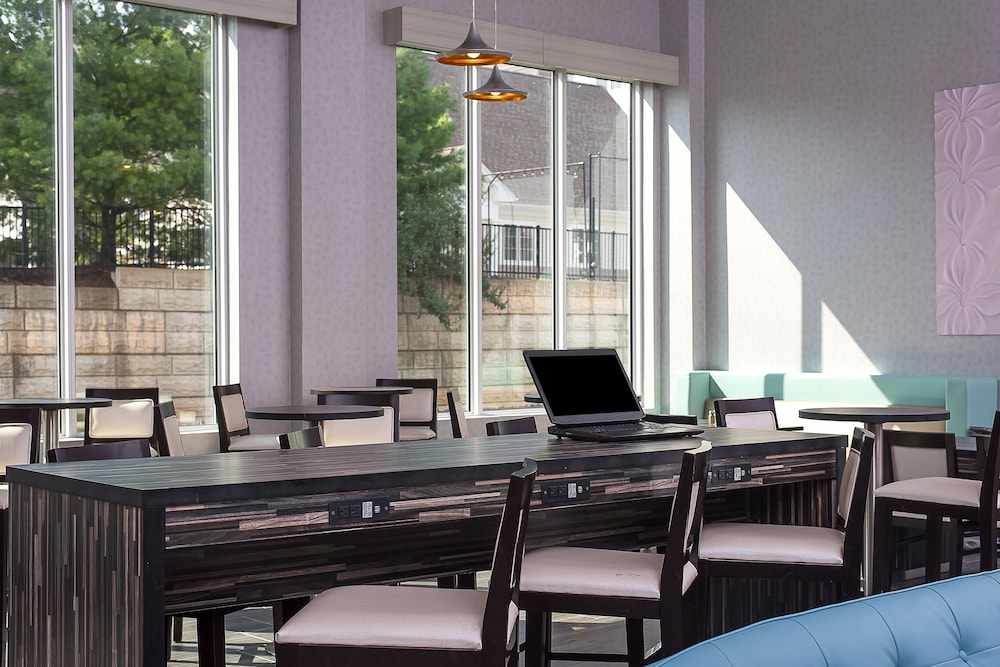 Holiday Inn Express and Suites Norwood Boston Area 30/40