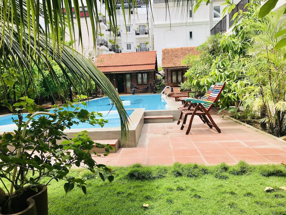May Bungalow 38/42