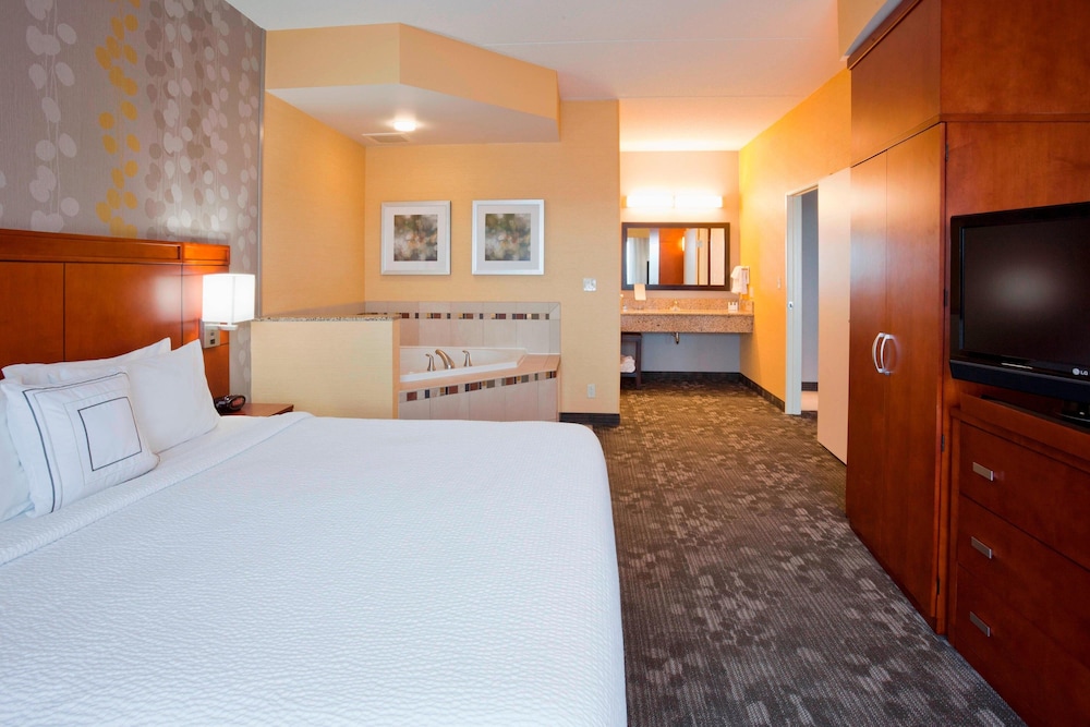Courtyard by Marriott Minneapolis Maple Grove/Arbor Lakes 13/70